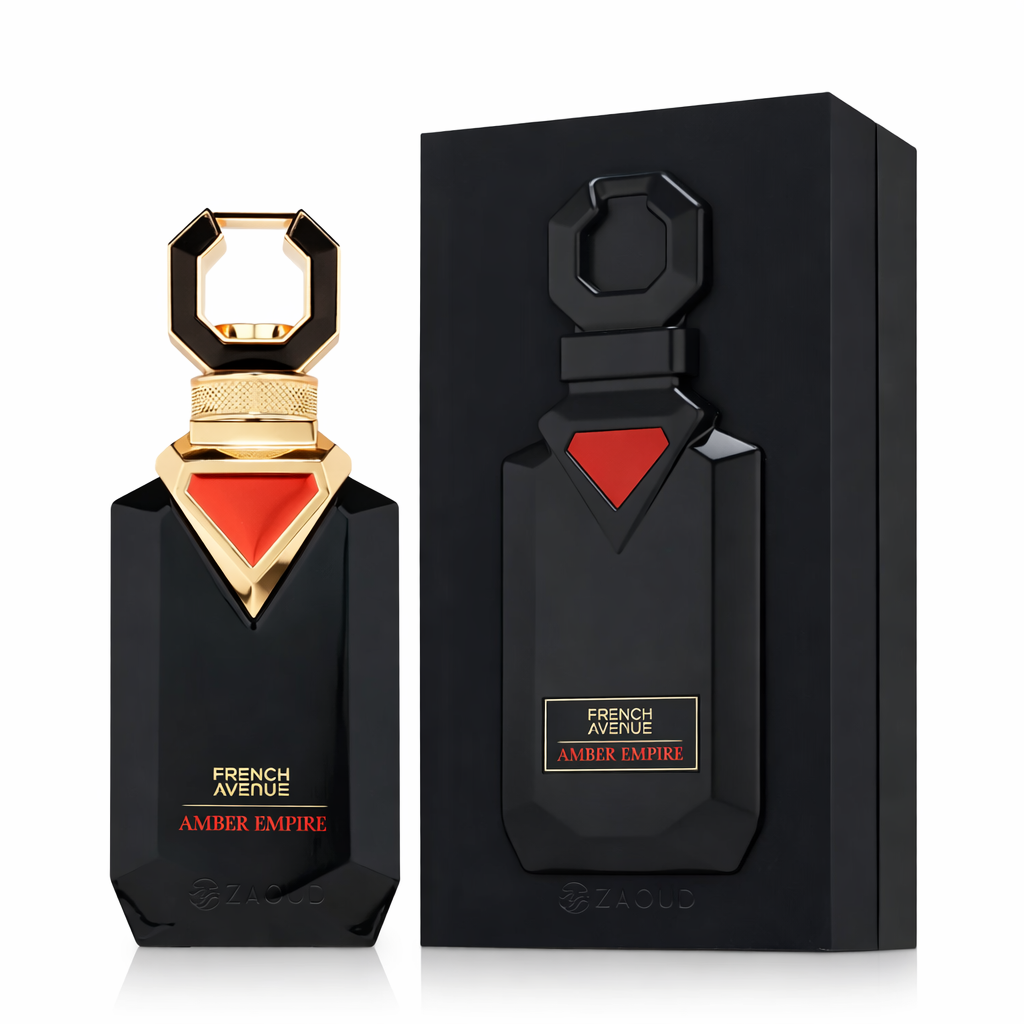 Schwarzer Parfumflakon „Amber Empire“ von French Avenue mit goldener Verschlusskappe und rotem Dreieck-Detail, daneben die passende schwarze Verpackung mit Markenlogo – maskulines Duftdesign in edler, moderner Optik.