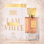 Lattafa Ana Abiyedh Poudrée Eau de Parfum (100 ml) mit weiß-goldener Verpackung und elegantem Glasflakon mit goldener Kappe; pudrig-warmer Unisex-Duft in roséfarbenem Flakon vor hellem Hintergrund.