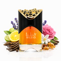 Milena Ard Al Zafaran Eau de Parfum, eleganter Duft im schwarz-goldenen Flakon mit bernsteinfarbener Flüssigkeit, inszeniert mit Zitrone, Limette, Lavendel, Rose, Vanille und Gewürzen auf hellem Hintergrund.