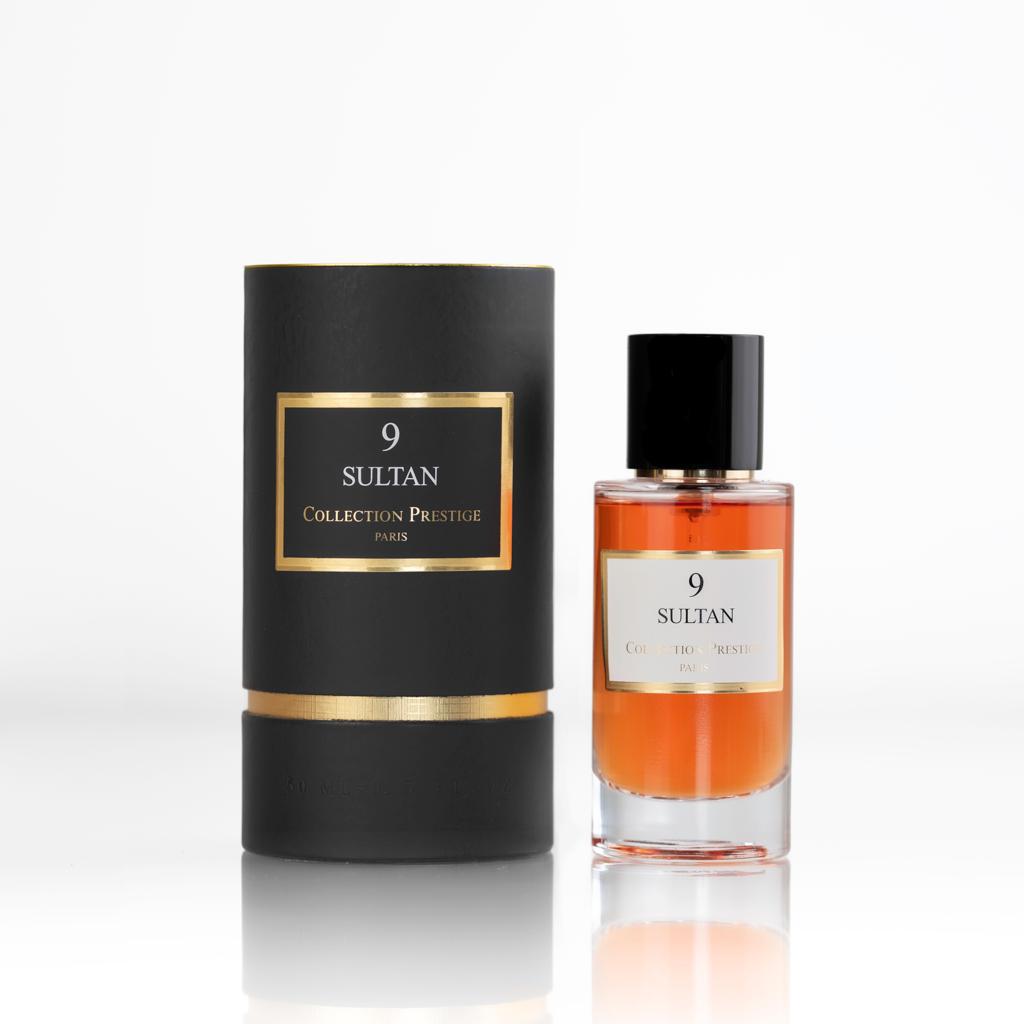 Sultan 9 Collection Prestige Eau de Parfum von Paris – eleganter Duft im klaren Glasflakon mit schwarzem Verschluss, neben einer schwarzen Zylinderverpackung mit goldener Umrandung, vor hellem Hintergrund.