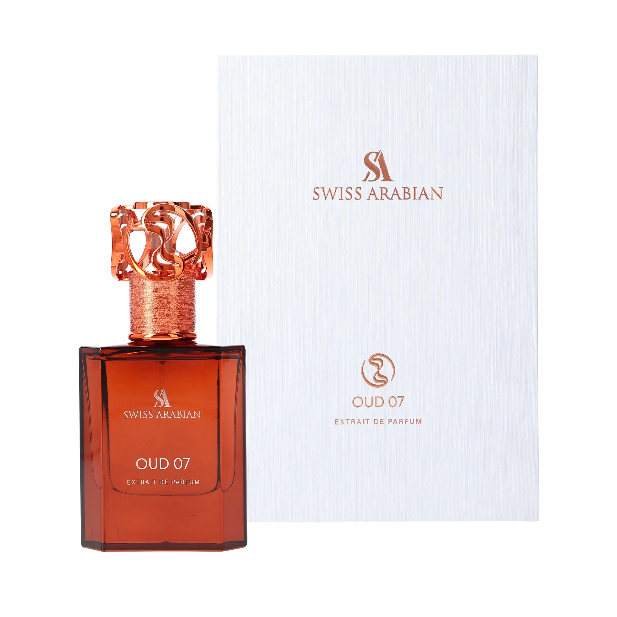 Swiss Arabian OUD 07 Extrait de Parfum mit bernsteinfarbenem Glasflakon und kupferfarbenem, ornamentalem Verschluss neben weißer, strukturierter Originalverpackung.