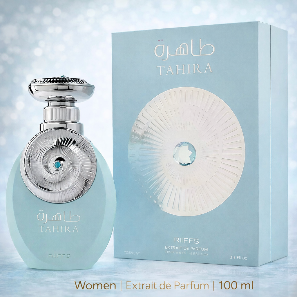 Hellblauer, ovaler Parfumflakon „Tahira“ von RIIFFS mit silbernem, kunstvoll verziertem Verschluss und türkisfarbenem Detail in der Mitte. Daneben steht die passende, hellblaue Verpackung mit rundem Ornamentdesign. Unten im Bild der Hinweis „Women | Extrait de Parfum | 100 ml“.